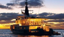 Motor Yacht Amnesia Night